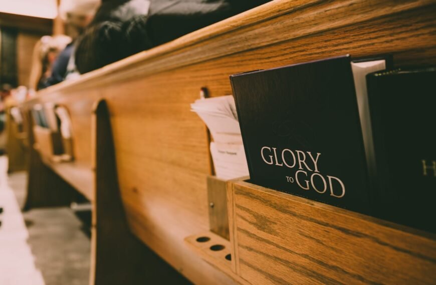 what is the difference between catholic and christian