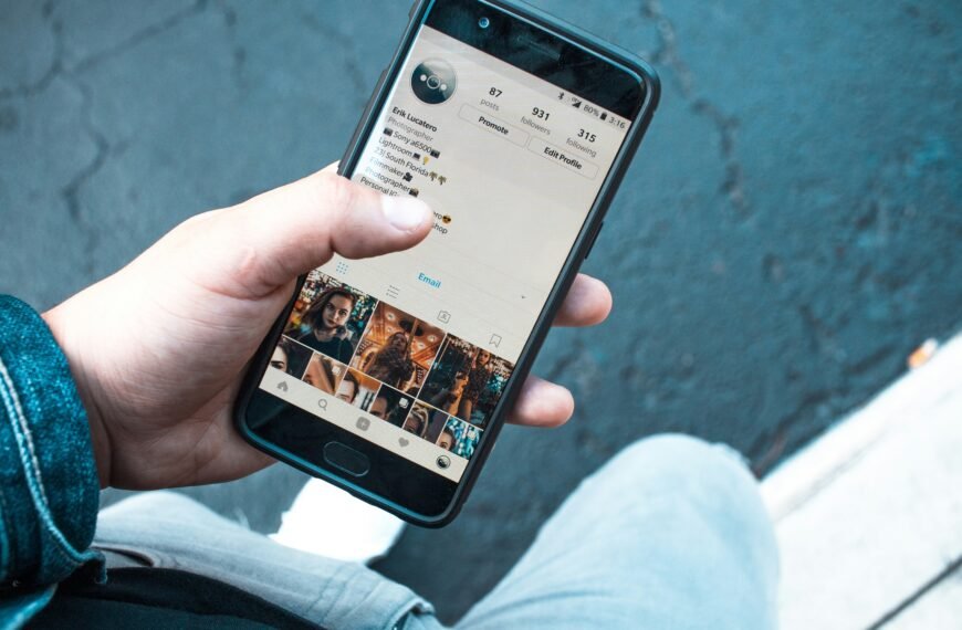 Does Instagram Notify You When You Screenshot?