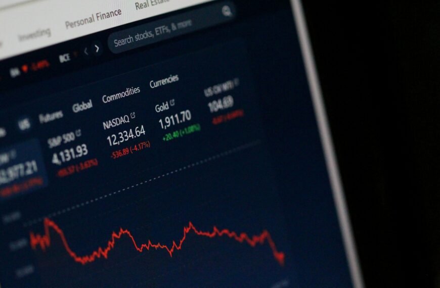 How to invest in a stock market bubble